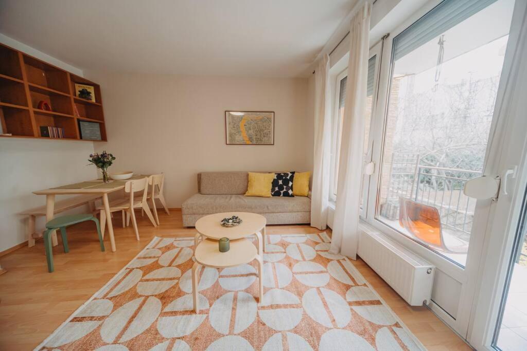 Apartment Orangehomes One Bedroom Art Budapest