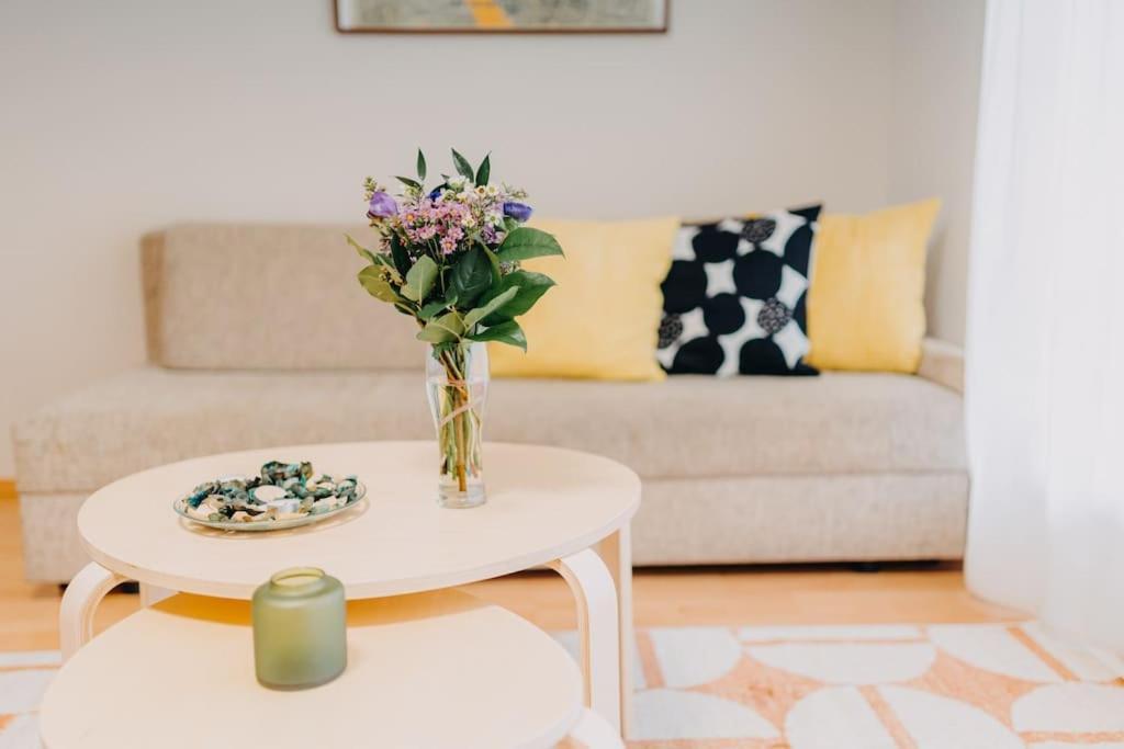 Orangehomes One Bedroom Art Apartment