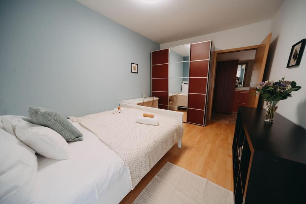 Orangehomes One Bedroom Art Budapest