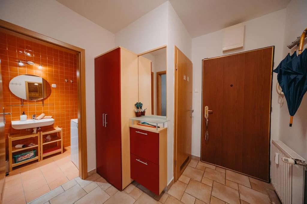 Apartment Orangehomes One Bedroom Art *